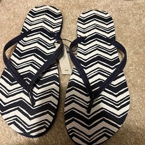 New old navy blue flip flops